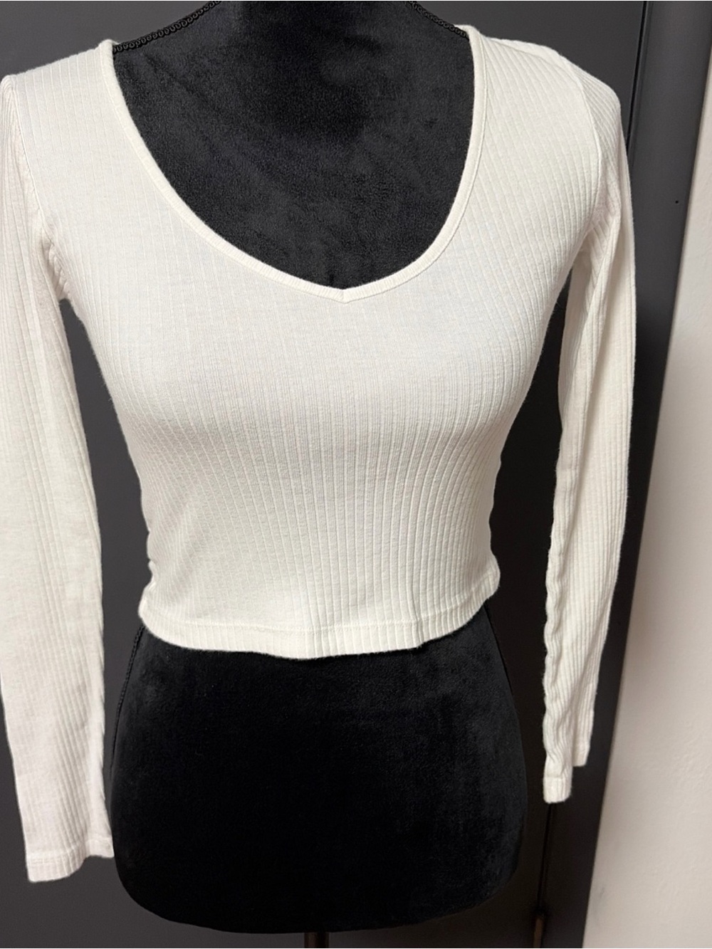 Topshop White Ribbed V-Neck Long-Sleeve Crop Top